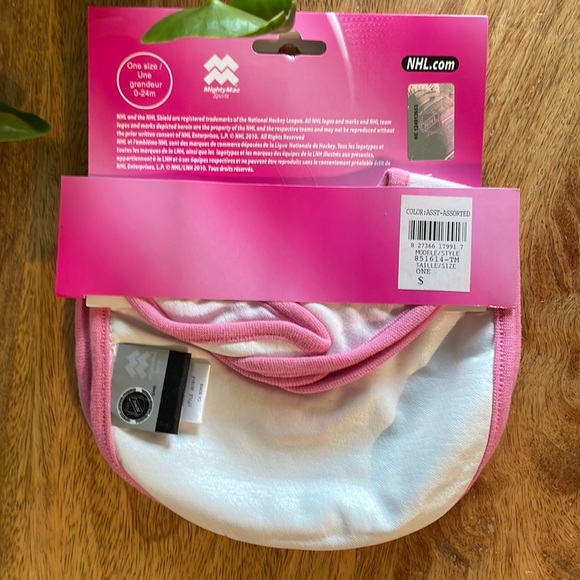 3 for $25❗️⭐️SET OF 2⭐️ NHL Toronto Maple Leafs Pink Bibs. 0-24M. - Picture 3 of 4